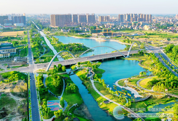 潜江市紫月湖公园 本报通讯员 成研 供图