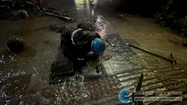 全力关闭供水阀门