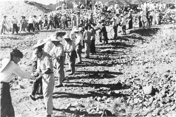 建设时期的十三陵水库工地